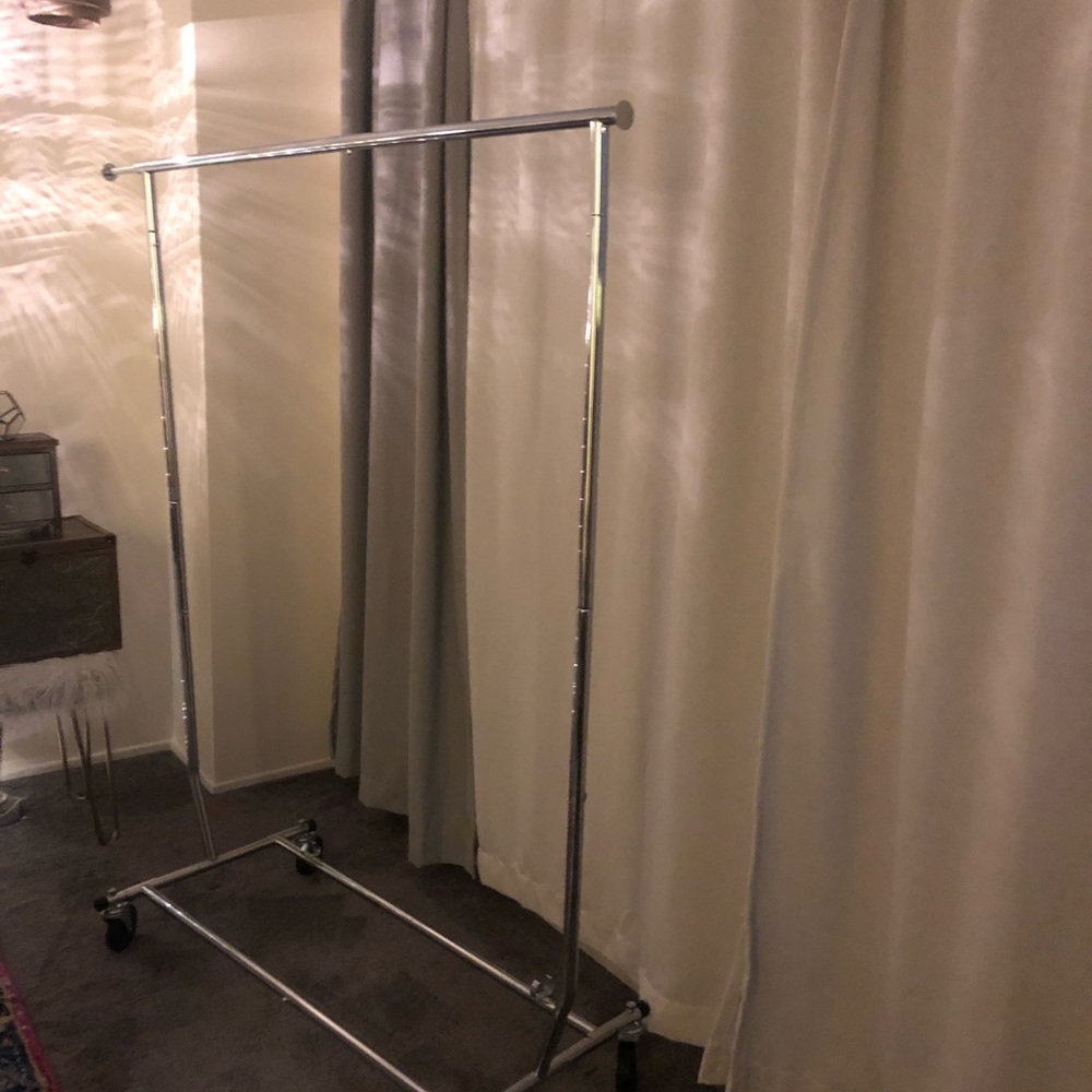 Clothes rack - Picture 2 of 2